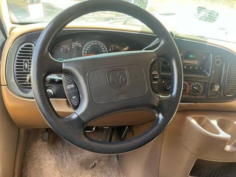 Used 2000 Dodge B1500 image 9