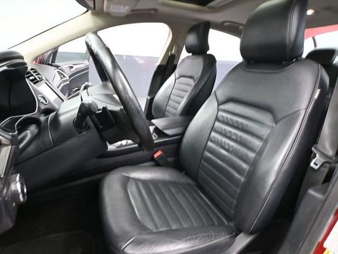 Used 2017 Ford Fusion SE w/ Fusion SE Technology Package image 23