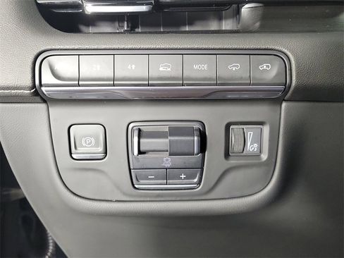 Certified 2023 Cadillac Escalade ESV Premium Luxury w/ Performance Package image 32