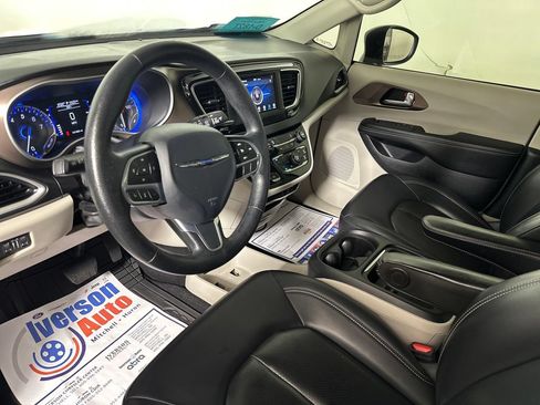 Used 2020 Chrysler Voyager Lxi FWD image 21
