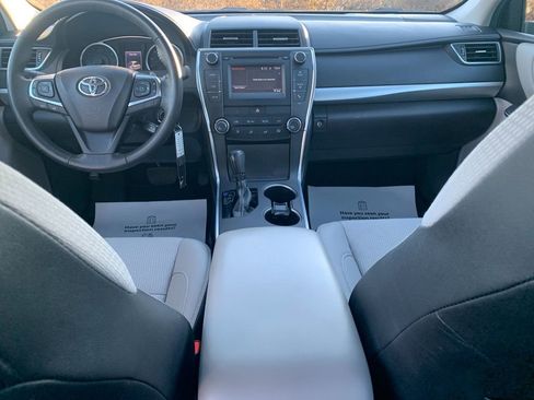 Used 2017 Toyota Camry SE image 12