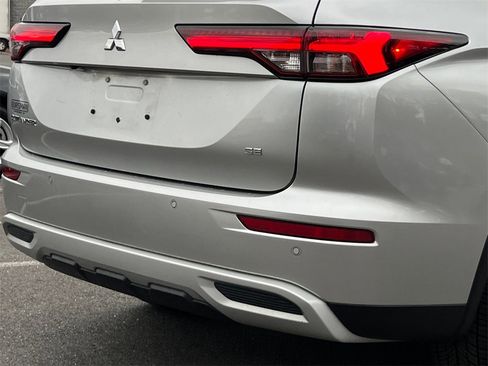 Used 2022 Mitsubishi Outlander SE image 6