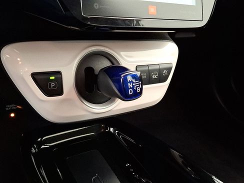 Used 2018 Toyota Prius Prime Advanced image 12