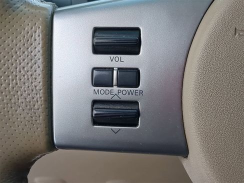 Used 2007 Nissan Pathfinder SE w/ SE Premium Pkg image 32