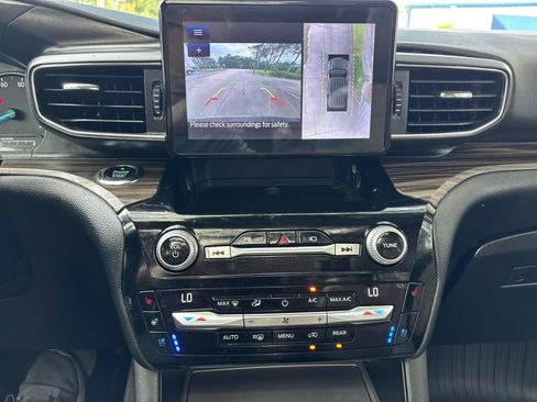 Used 2021 Ford Explorer Limited w/ Equipment Group 301A RWD image 18