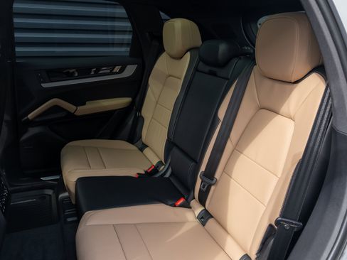 New 2026 Porsche Cayenne image 31
