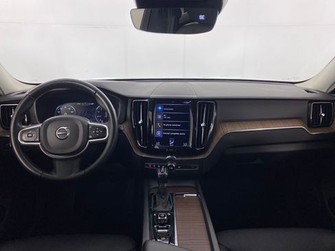 Used 2021 Volvo XC60 T5 Momentum w/ Premium Package image 14