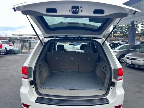 Used 2012 Jeep Grand Cherokee Laredo w/ Laredo E Group image 32