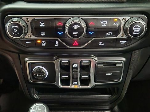 Used 2021 Jeep Wrangler Unlimited Sahara image 38