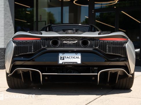 Used 2025 McLaren Artura Spider RWD image 13