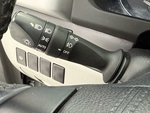 Used 2019 Toyota Highlander XLE FWD image 13