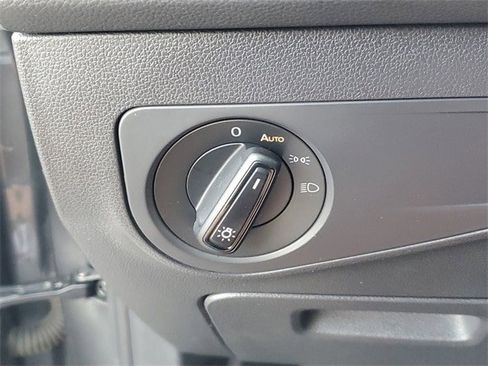 Used 2020 Volkswagen Tiguan S image 25