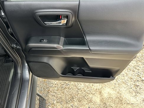 Used 2020 Toyota Tacoma TRD Sport RWD image 18