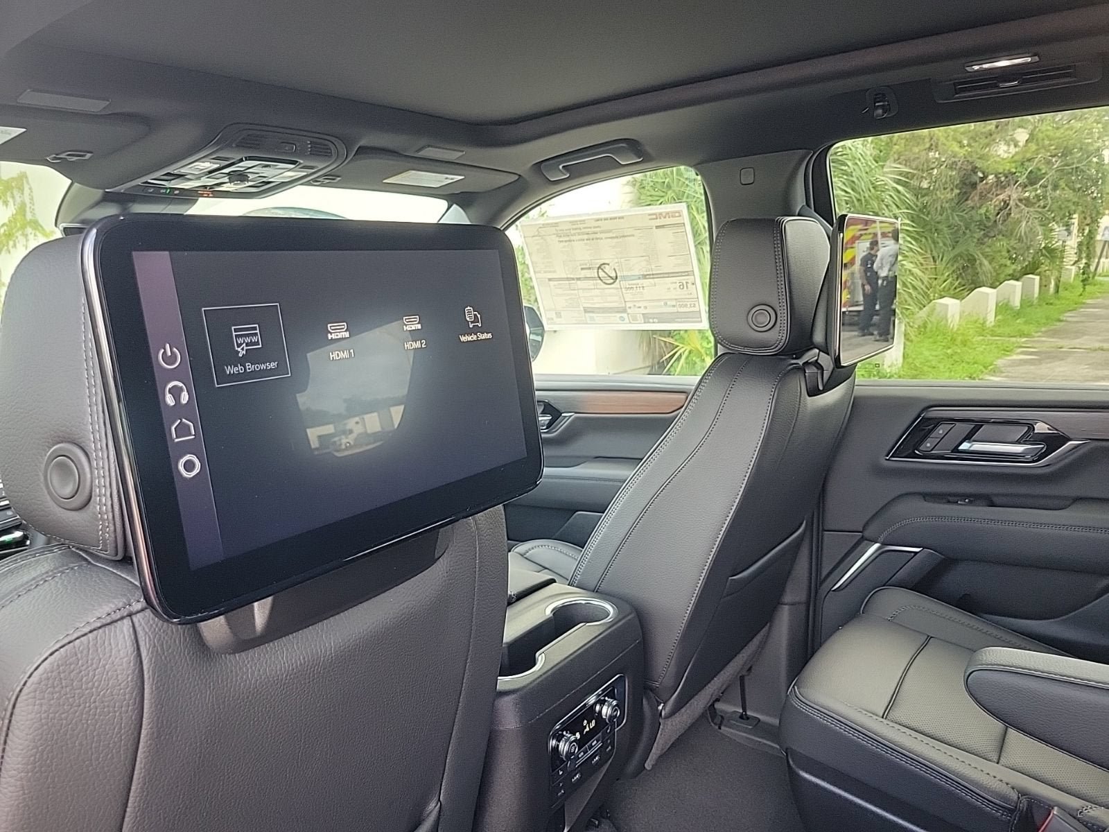 New 2026 GMC Yukon Denali w/ Denali Reserve Package AWD/4WD image 11