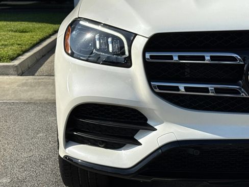 Used 2023 Mercedes-Benz GLS 580 4MATIC image 7