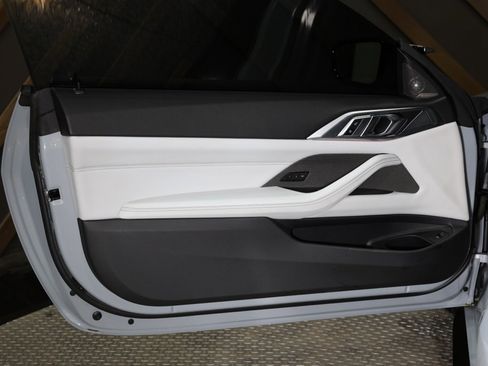 Used 2021 BMW M4 Competition w/ M Carbon Exterior Package image 25