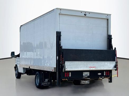 Used 2021 Chevrolet Express 3500 w/ Power Convenience Package RWD image 6