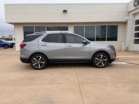 Used 2023 Chevrolet Equinox Premier image 3