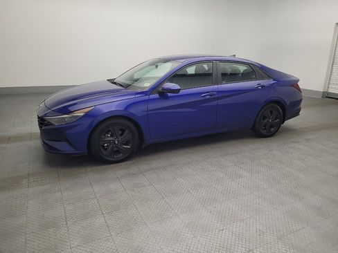 Used 2022 Hyundai Elantra SEL image 2