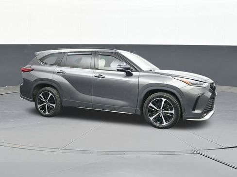 Used 2022 Toyota Highlander XSE image 18