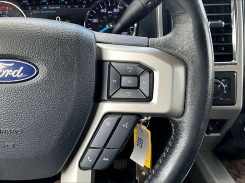 Used 2018 Ford F250 Lariat w/ Lariat Value Package AWD/4WD image 11