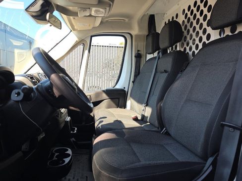 Used 2022 RAM ProMaster 2500 w/ Convenience Group FWD image 7