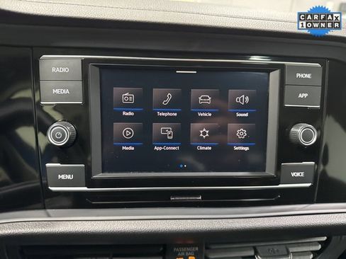 Used 2024 Volkswagen Jetta SE w/ Panoramic Sunroof Package image 18