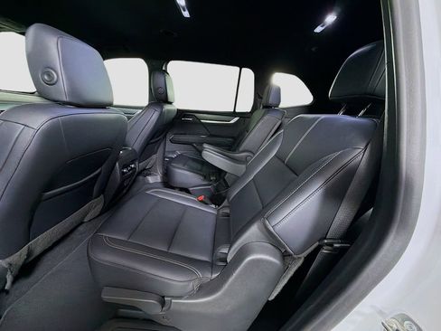 Used 2024 GMC Acadia Elevation image 24