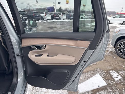 Certified 2025 Volvo XC90 B6 Plus image 44
