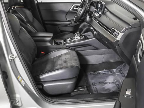 Used 2024 Mitsubishi Outlander AWD image 43