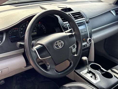 Used 2012 Toyota Camry LE image 9