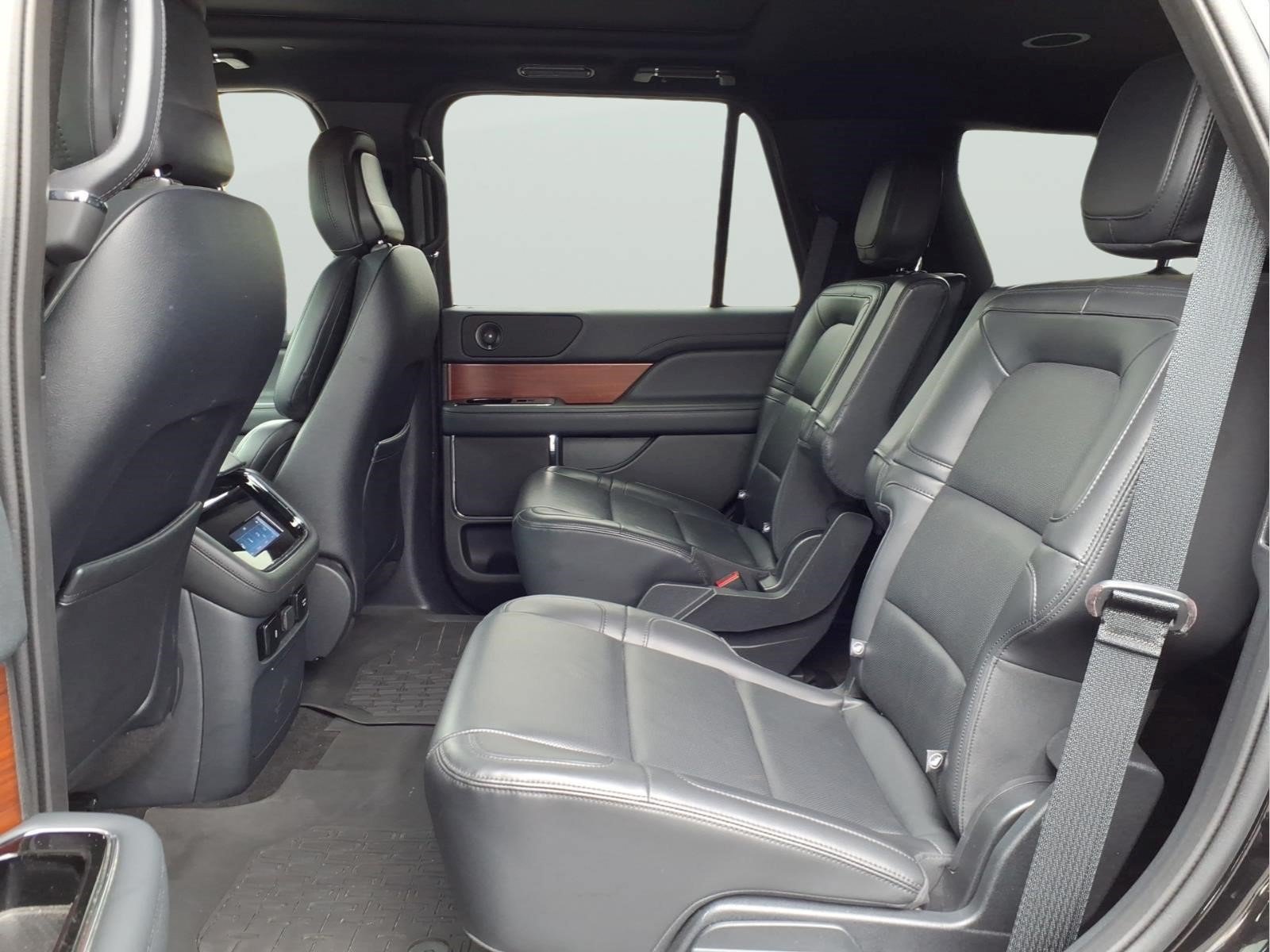 Used 2022 Lincoln Navigator 4WD image 9