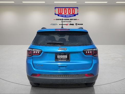 Used 2025 Jeep Compass Latitude w/ Altitude Special Edition AWD/4WD image 4