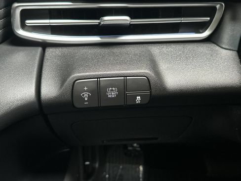 Used 2025 Hyundai Elantra Limited FWD image 27