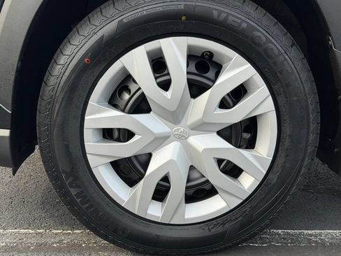 Certified 2025 Toyota Corolla Cross L AWD/4WD image 11