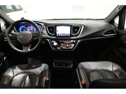 Used 2019 Chrysler Pacifica Touring-L Plus w/ Advanced Safetytec Group FWD image 22