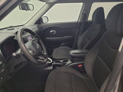 Used 2018 Kia Soul FWD image 17