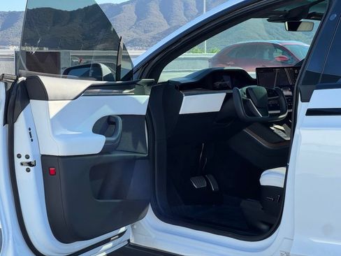 Used 2023 Tesla Model X AWD/4WD image 7