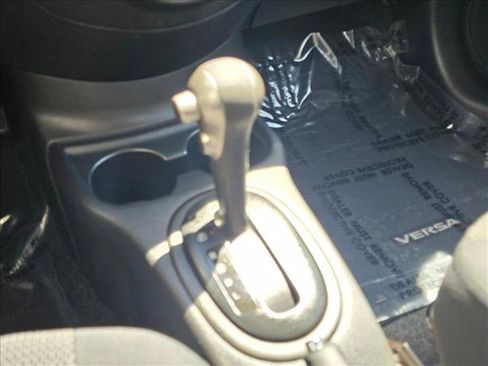 Used 2013 Nissan Versa SV FWD image 27