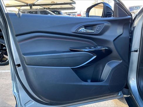 Used 2025 Chevrolet Trax RS image 24
