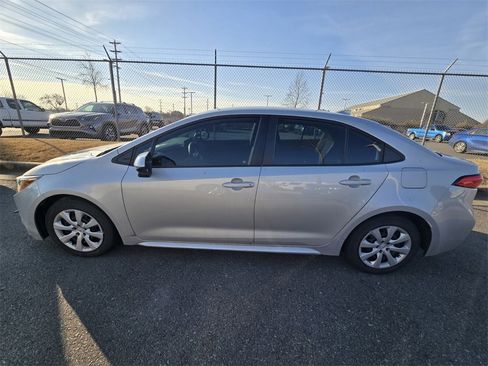 Used 2024 Toyota Corolla LE image 8