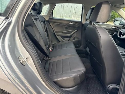 Used 2024 Volkswagen Jetta SE FWD image 8