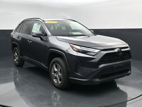 Used 2022 Toyota RAV4 XLE AWD/4WD image 2