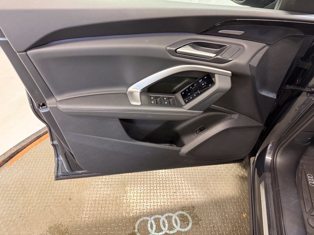 Used 2025 Audi Q5 Premium Plus AWD/4WD image 13