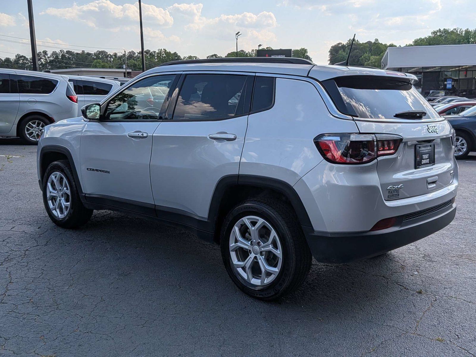 Used 2024 Jeep Compass Latitude AWD/4WD image 7