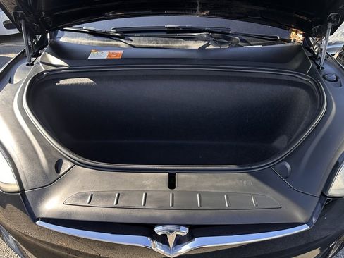 Used 2018 Tesla Model X 75D image 40