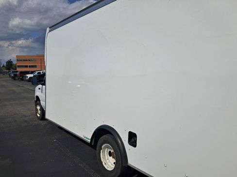 Used 2019 Ford E-450 and Econoline 450 Super Duty w/ Power Windows & Locks Group RWD image 8