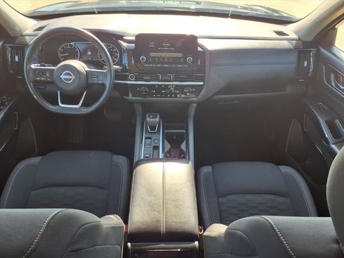 Used 2024 Nissan Pathfinder SV image 15