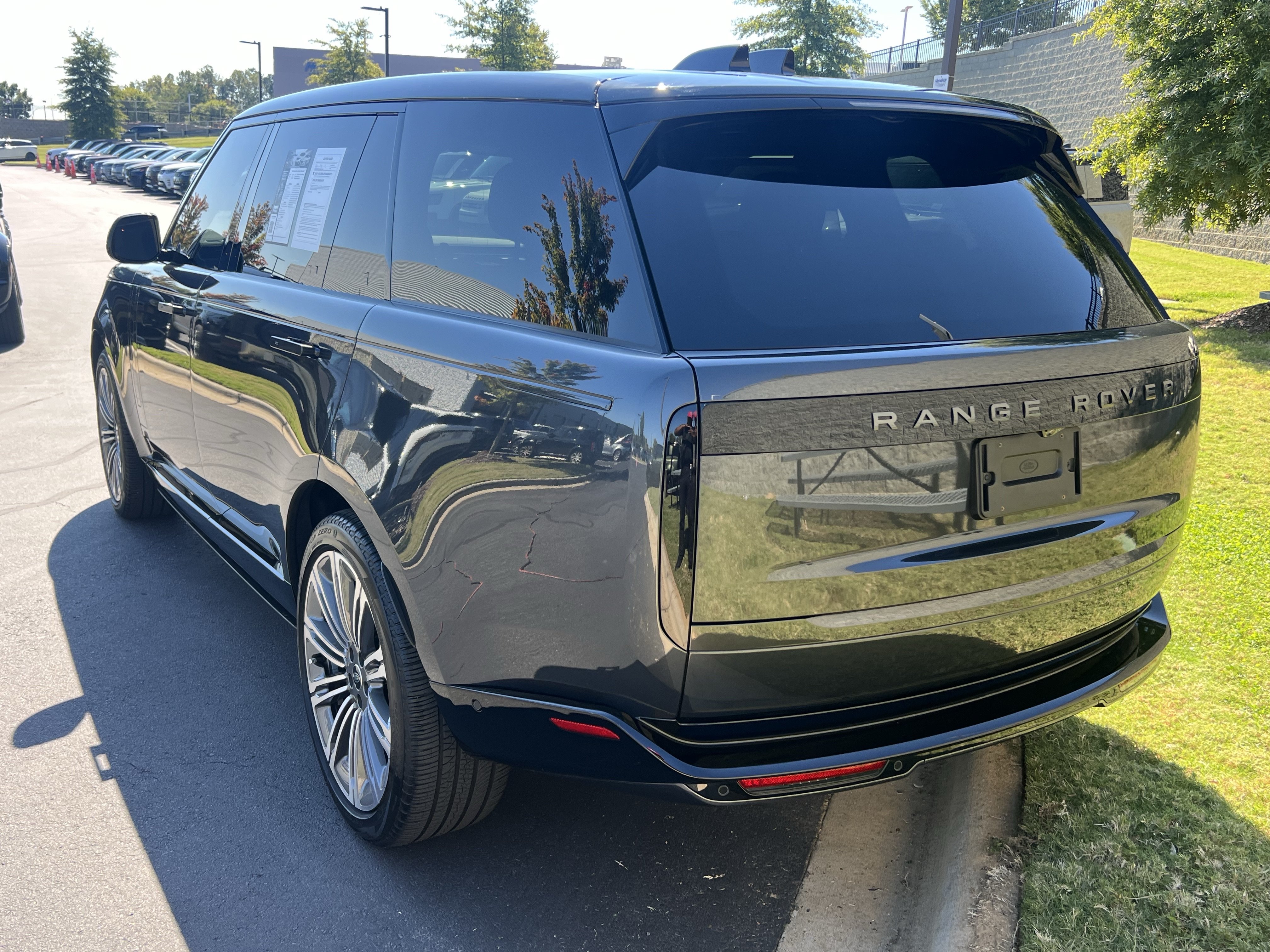 Certified 2024 Land Rover Range Rover Long Wheelbase SE AWD/4WD image 2