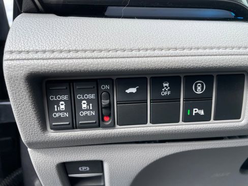 Used 2023 Honda Odyssey Elite image 13